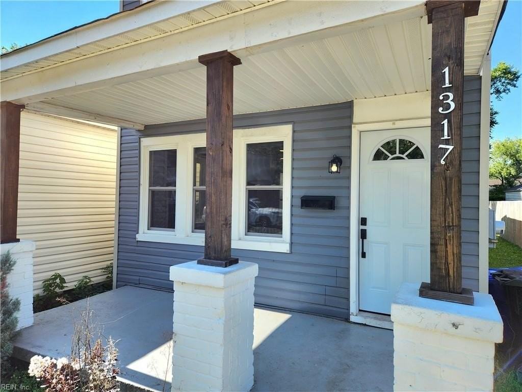 1317 Summit Ave - Photo 3 of 27