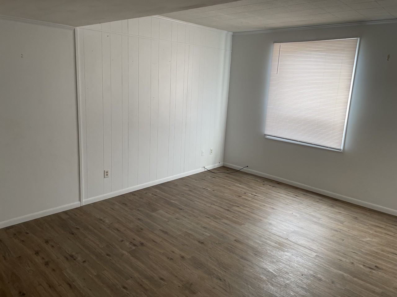 105 E Poplar St #4 - Photo 2 of 4