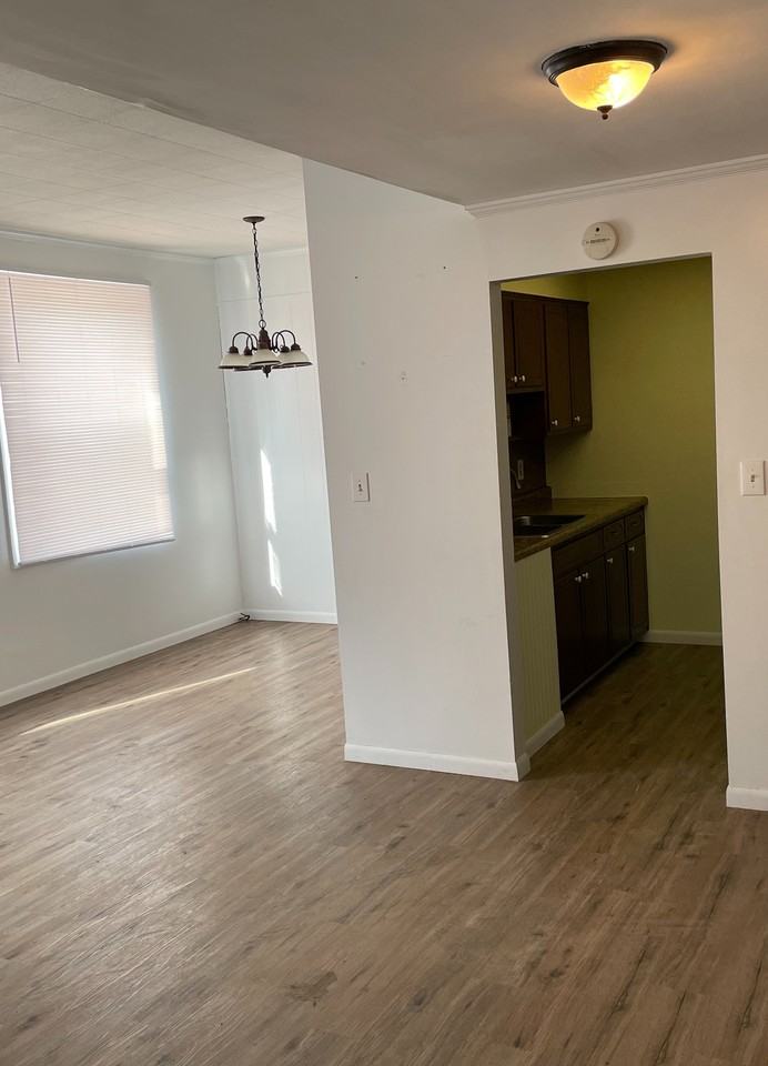 105 E Poplar St #4 - Photo 4 of 4