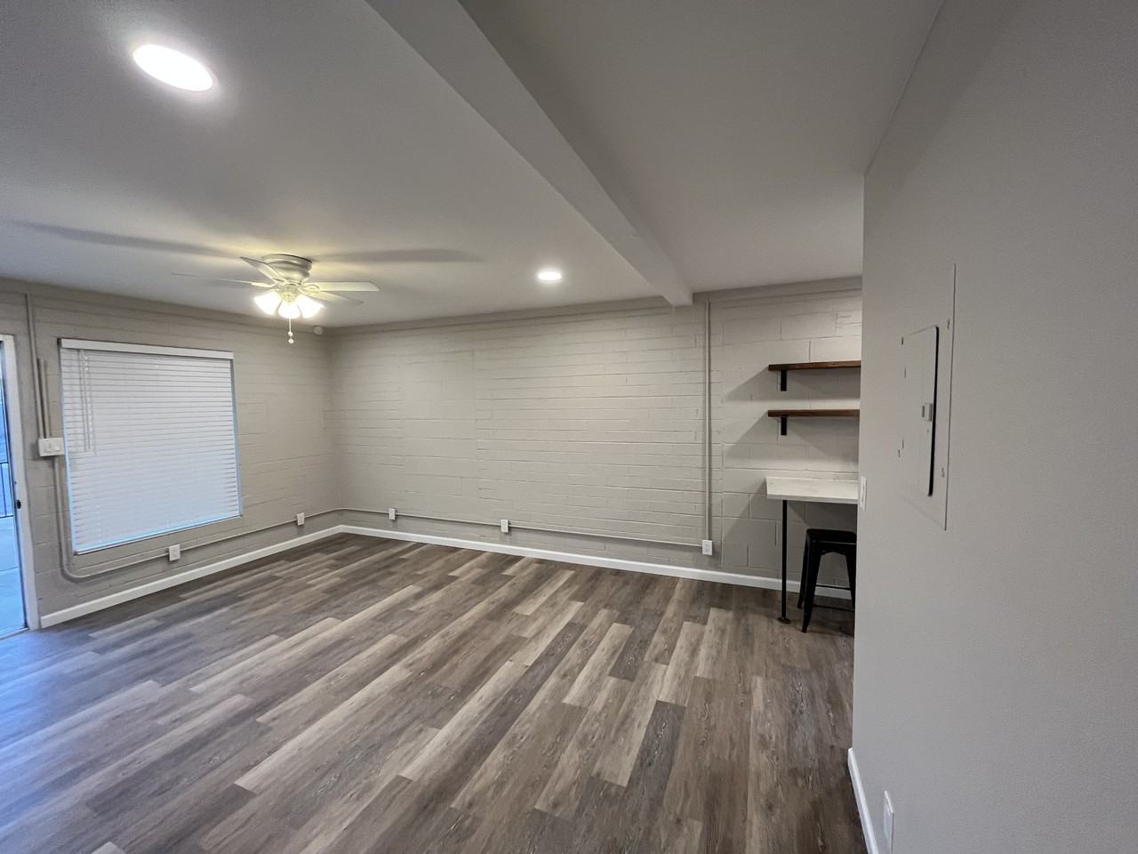 1606 E Catalina Dr #E - Photo 6 of 18