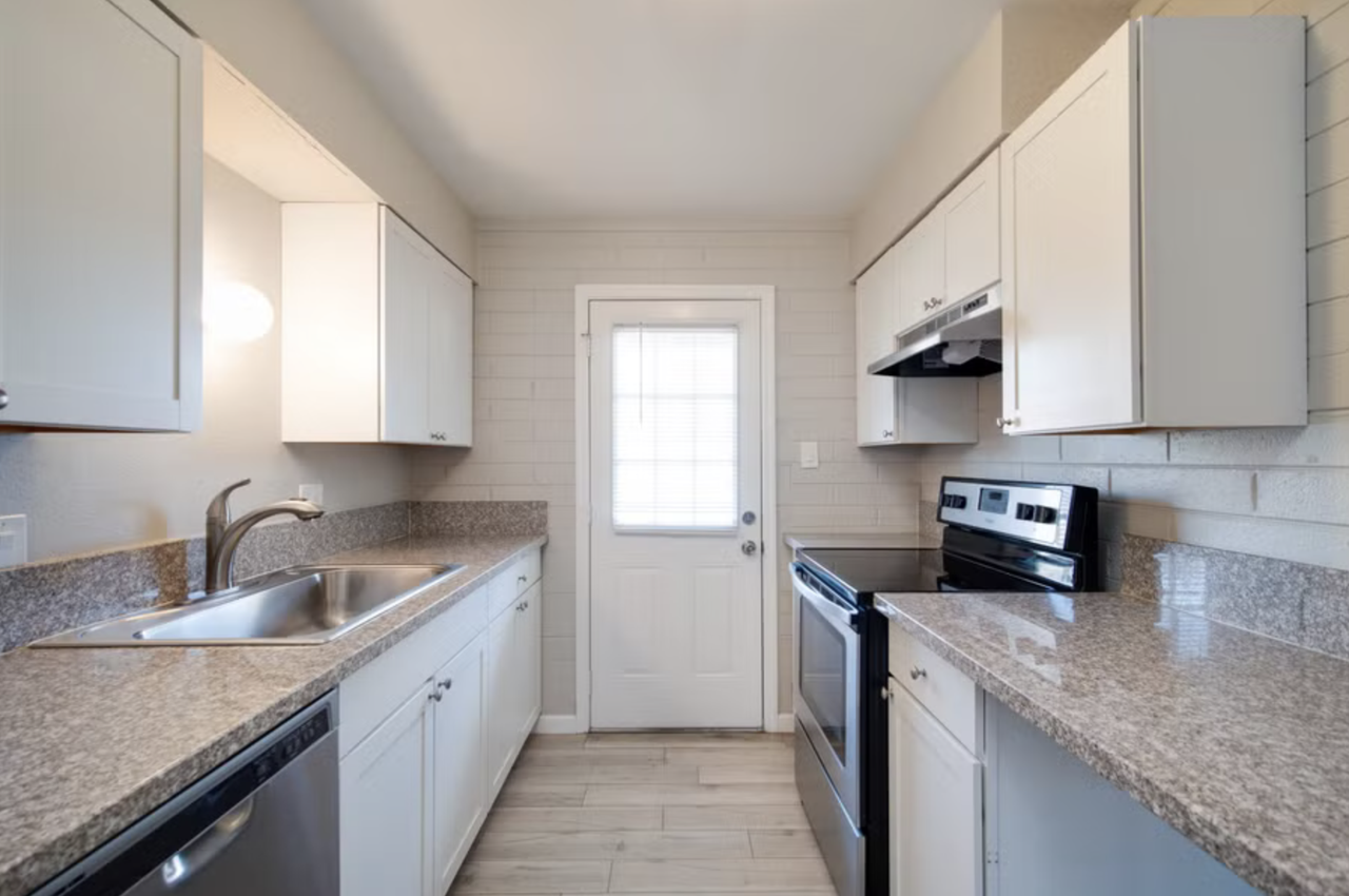 903 S Farmer Ave #909-1 - Photo 5 of 19