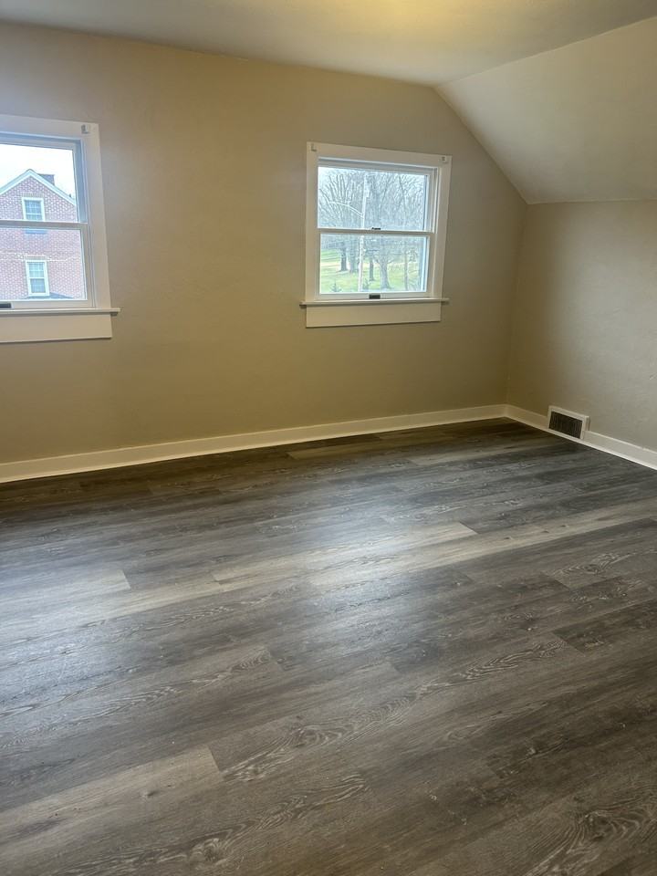 335 S Lincoln Ave #2ndFL - Photo 3 of 10