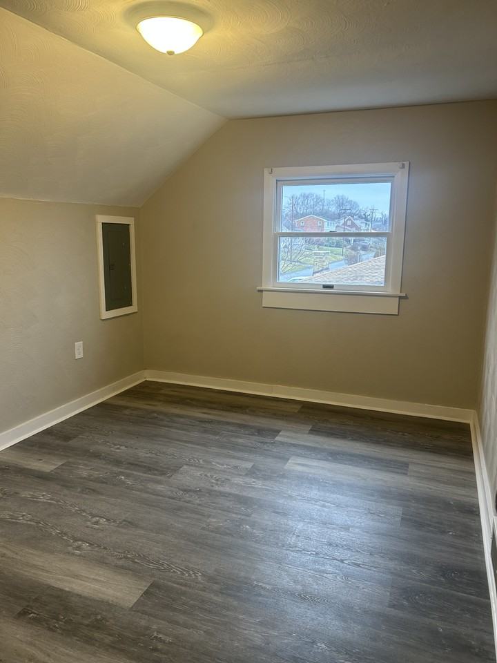 335 S Lincoln Ave #2ndFL - Photo 4 of 10