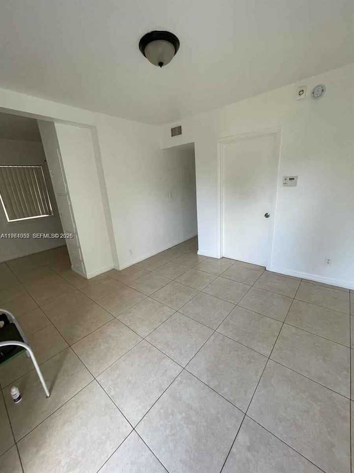 2801 Mayo St - Photo 2 of 12