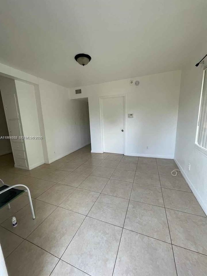 2801 Mayo St - Photo 3 of 12