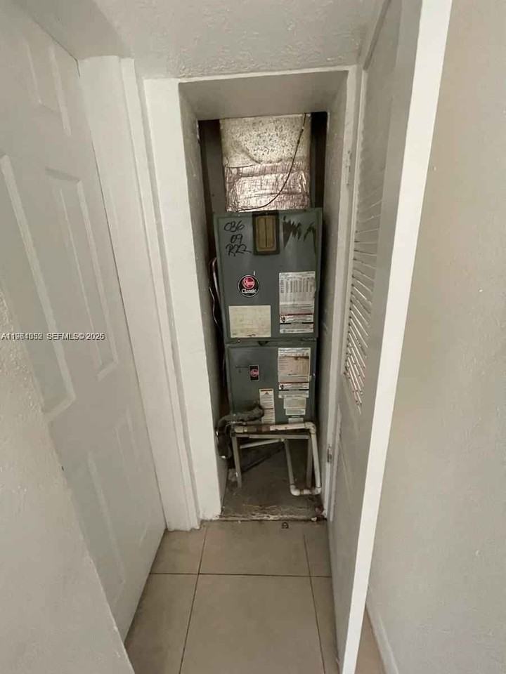 2801 Mayo St - Photo 5 of 12