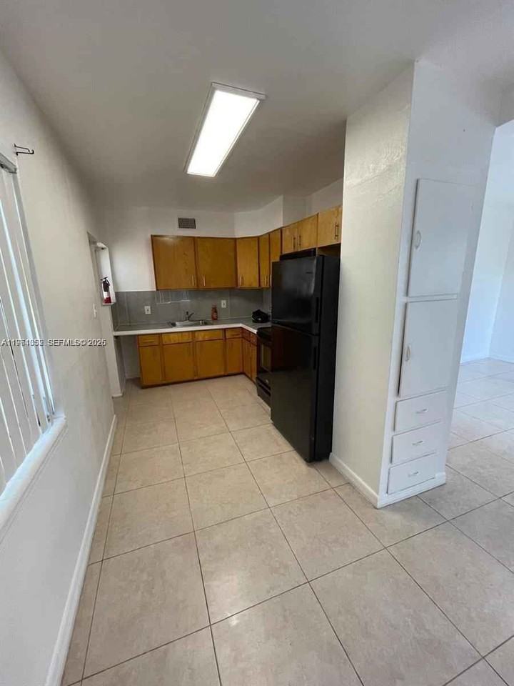 2801 Mayo St - Photo 6 of 12