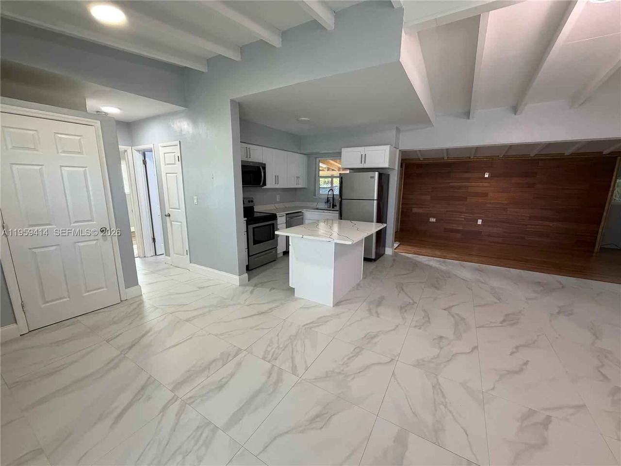4210 Sw 10th St - Photo 2 of 20