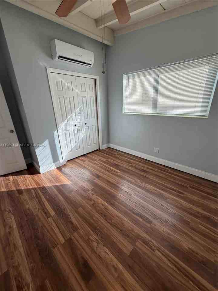 4210 Sw 10th St - Photo 3 of 20