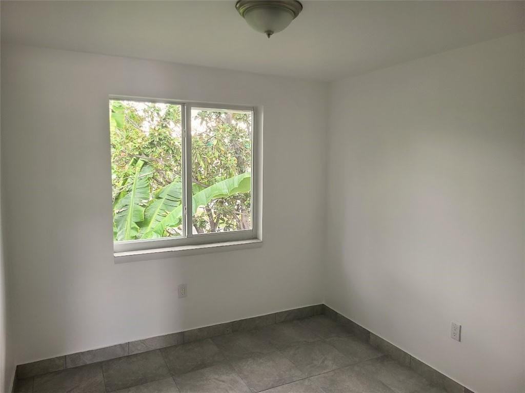 2324 Johnson St #9 - Photo 4 of 8