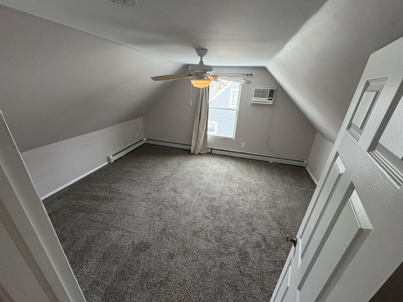 427 Raft Avenue - Photo 2 of 5