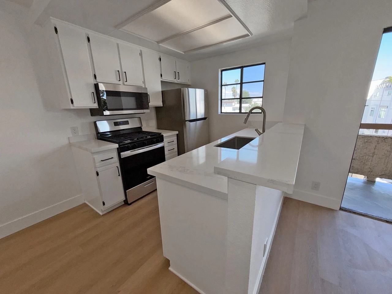 1321 N Vista St - Photo 4 of 50