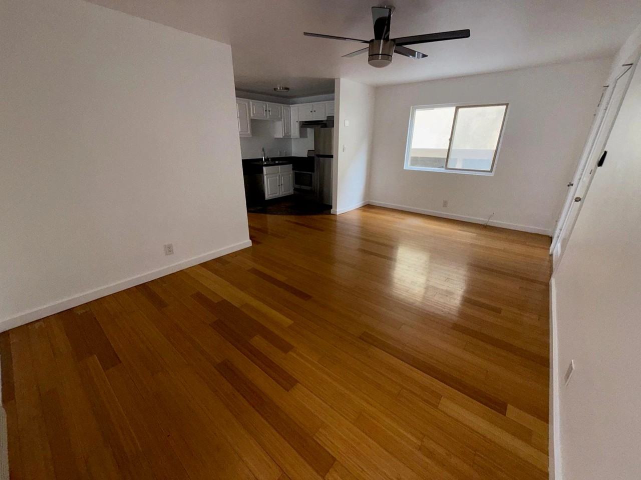 1915 Grace Ave - Photo 7 of 39