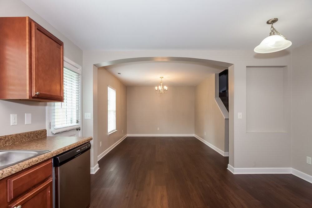 1021 Ramsgate Dr Sw - Photo 7 of 17