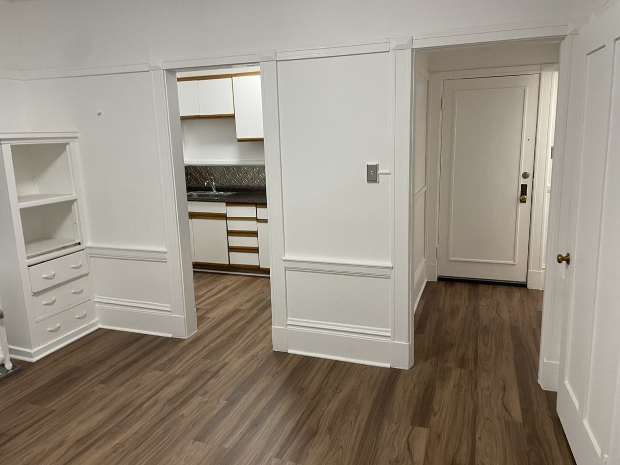 1144 Larkin St - Photo 6 of 8