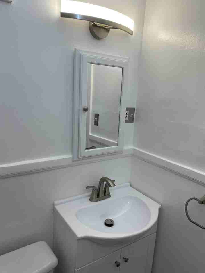 1144 Larkin St - Photo 7 of 8