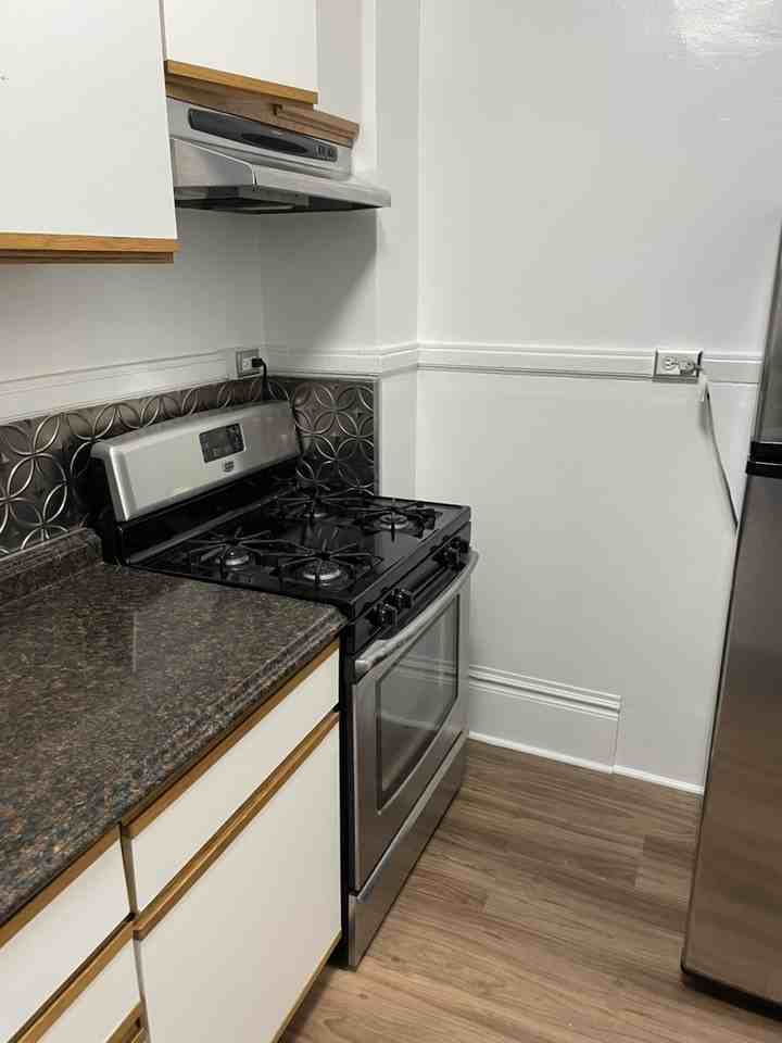 1144 Larkin St - Photo 2 of 8