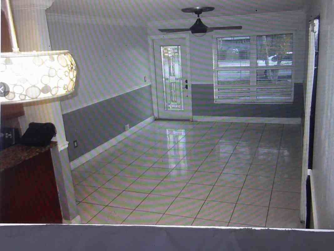625 Nw 21st St - Photo 2 of 8