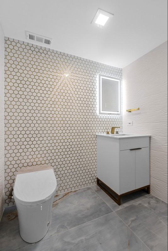 711 W Gordon Ter #110 - Photo 5 of 13