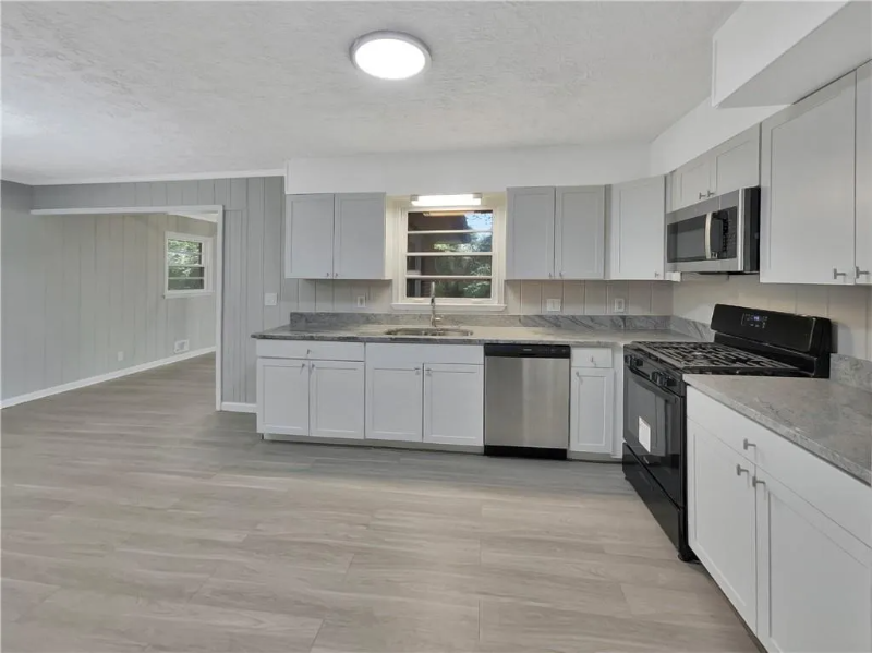 2559 Clifton Springs Mnr #1 - Photo 7 of 13