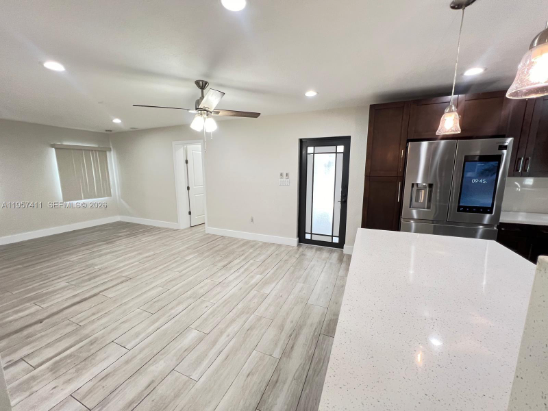 2726 Sw 19th Ter - Photo 3 of 8