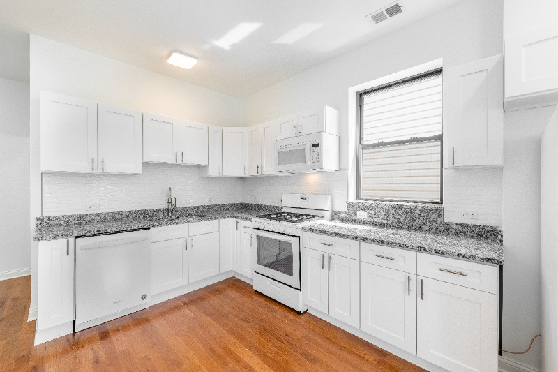 914 W 19th St #2 - Photo 2 of 18