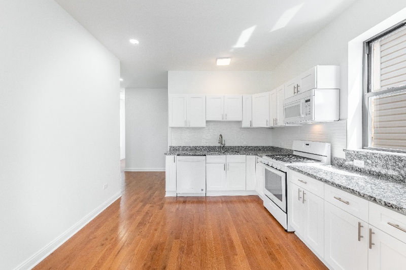 914 W 19th St #2 - Photo 3 of 18