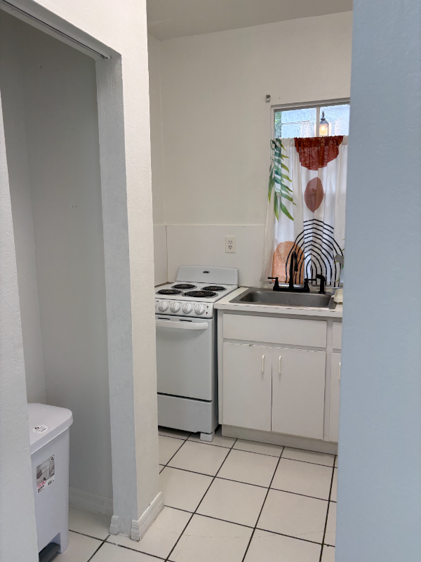 3147 Mary St #3 - Photo 4 of 12