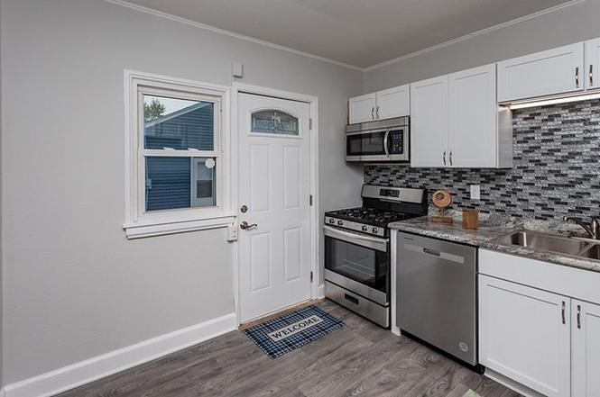 601 Grandview Ave - Photo 7 of 13