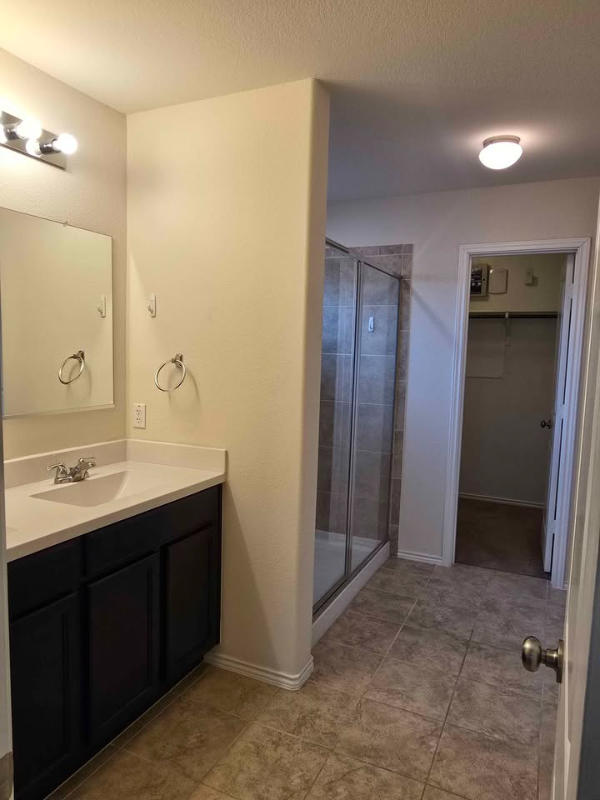 3901 Endicott Dr - Photo 2 of 4