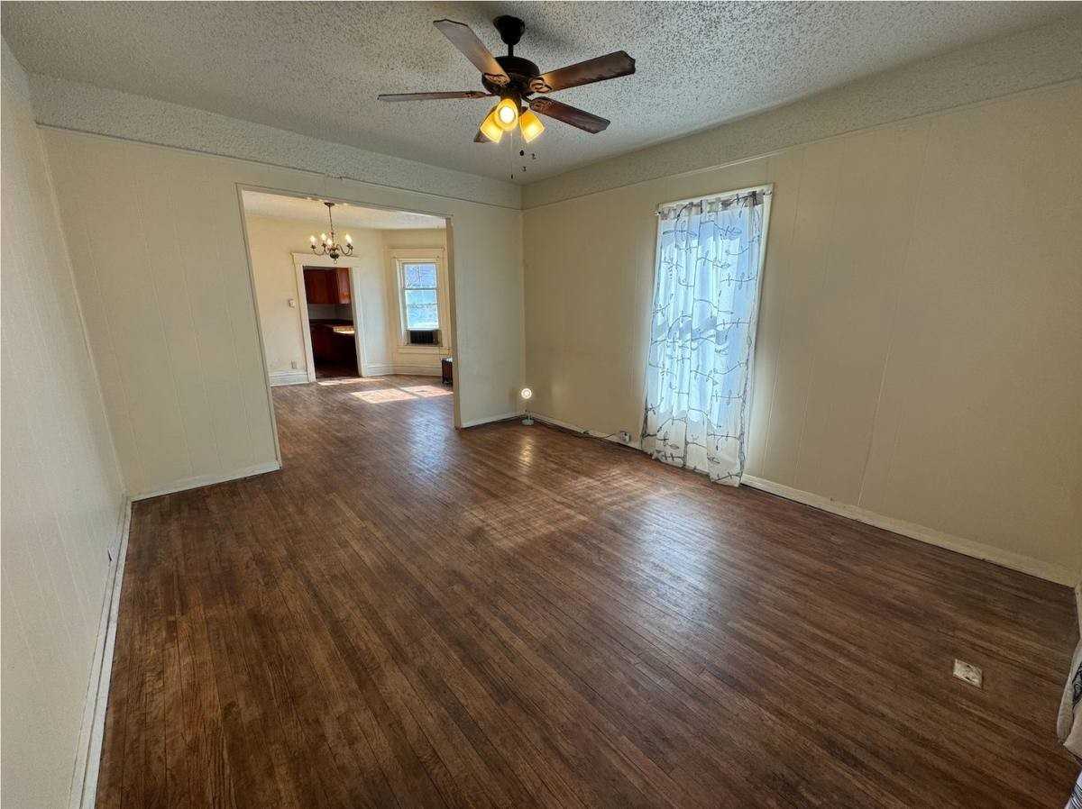 1014 Berkley Ave - Photo 2 of 10