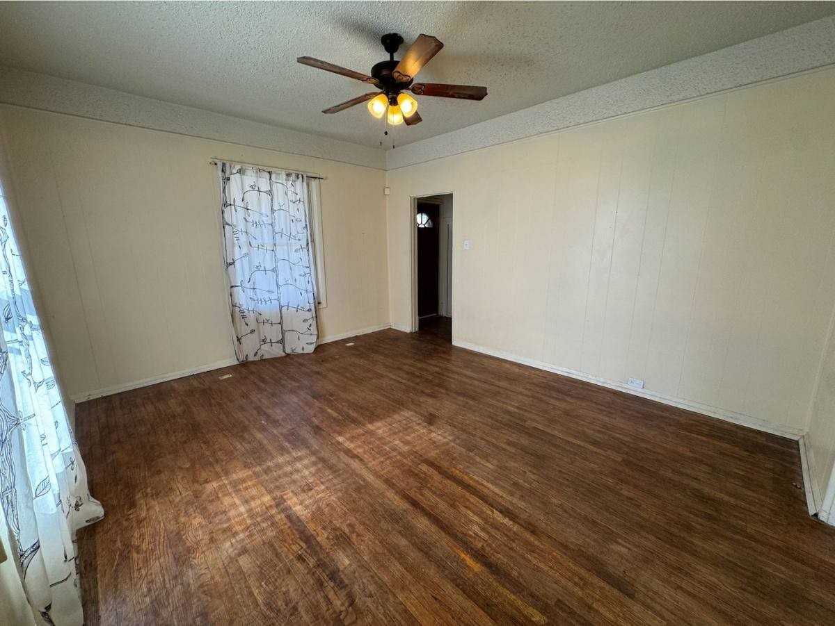 1014 Berkley Ave - Photo 3 of 10