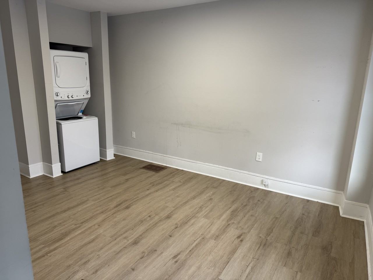 2325 Oak St #23-1 - Photo 5 of 9