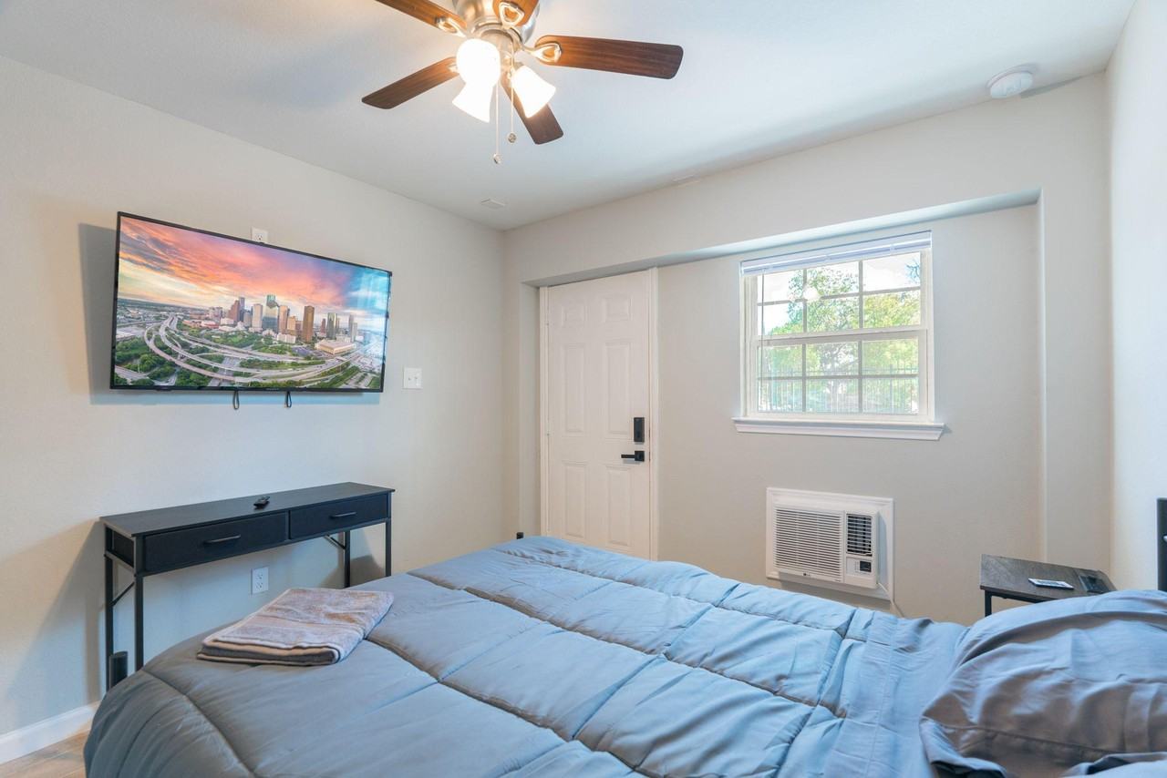 Sampson St - Photo 4 of 7