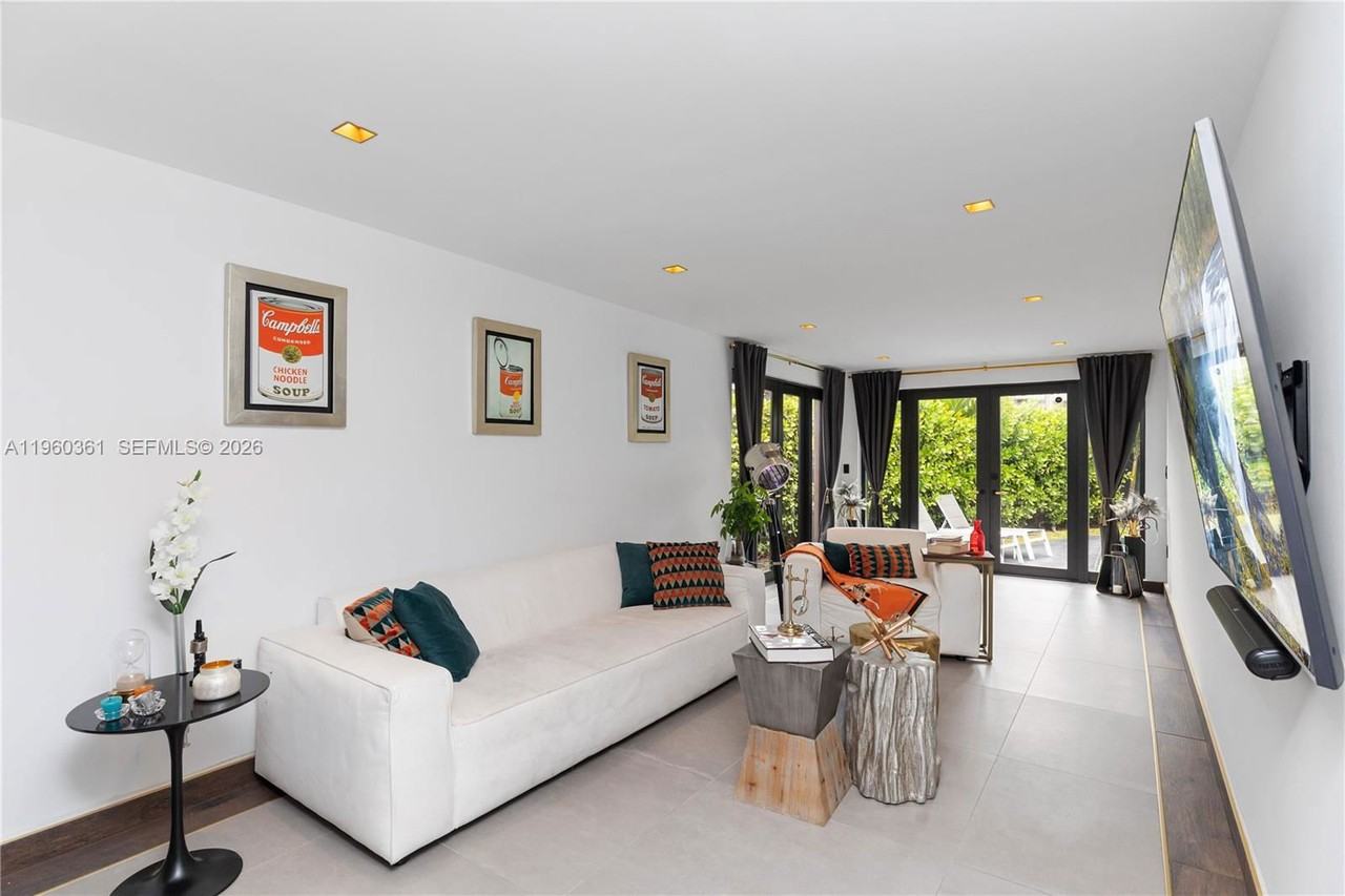 63 Sw 31st Rd #SFH - Photo 3 of 8