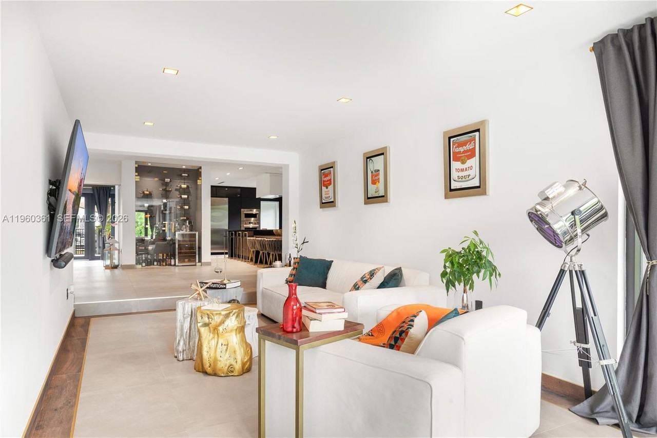 63 Sw 31st Rd #SFH - Photo 4 of 8