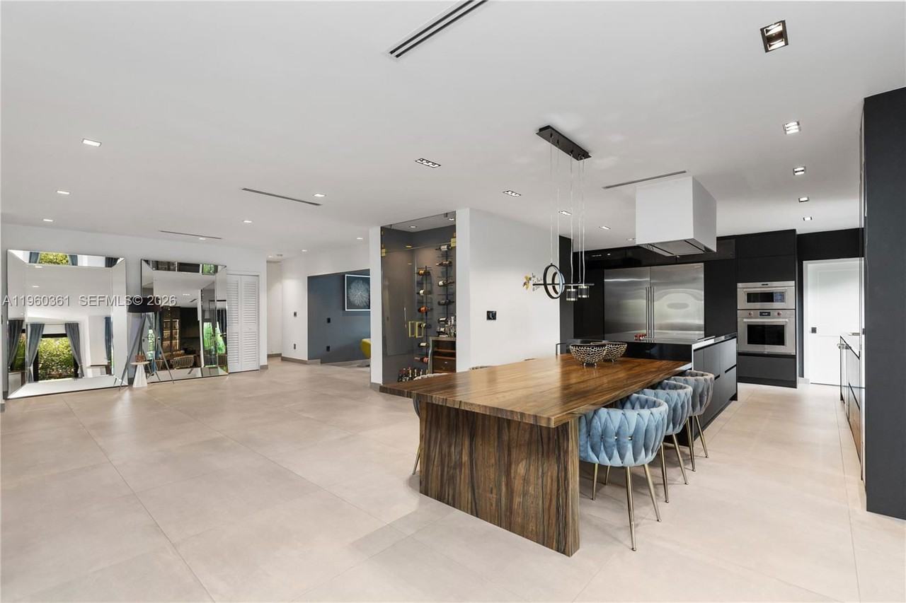 63 Sw 31st Rd #SFH - Photo 5 of 8