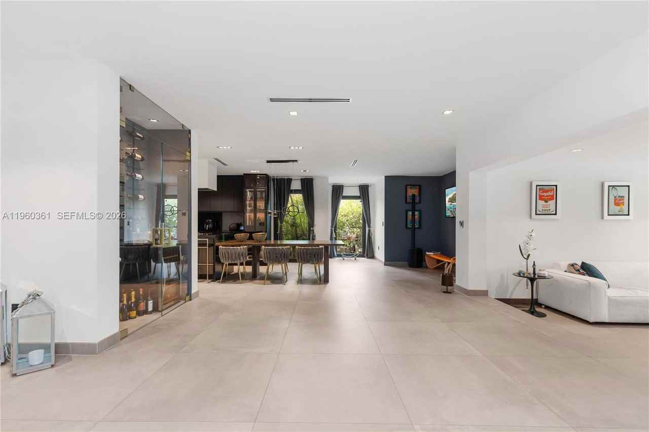 63 Sw 31st Rd #SFH - Photo 6 of 8