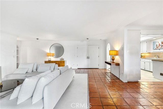 447 Herondo St #105 - Photo 4 of 8