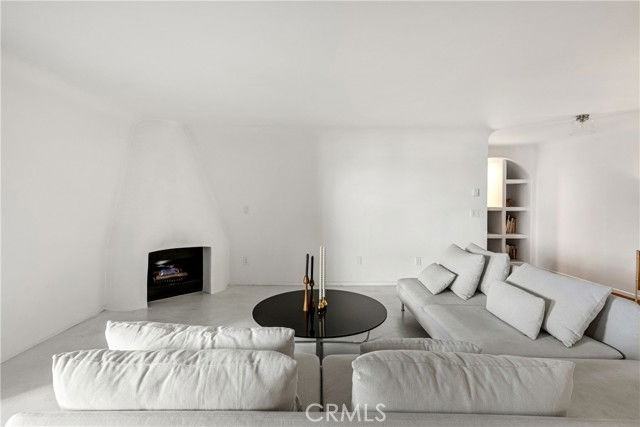 447 Herondo St #105 - Photo 5 of 8