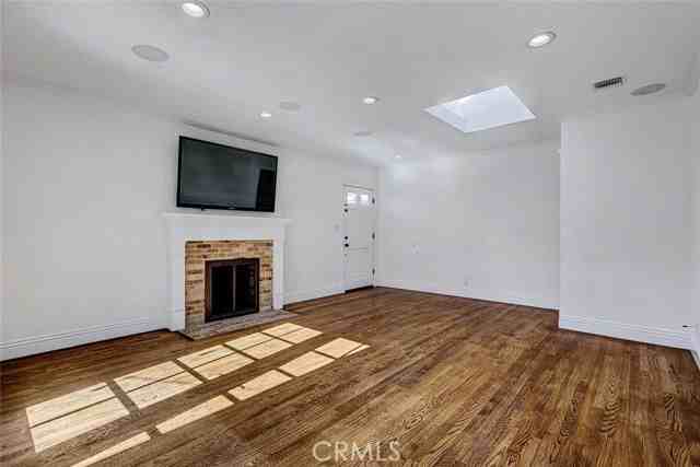 456 30th St - Photo 3 of 8