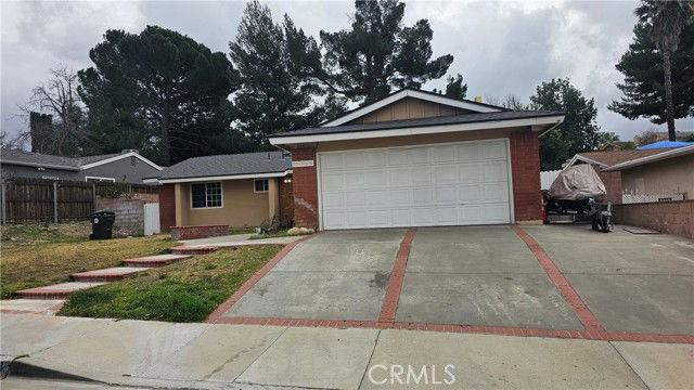 19668 Crystal Springs Ct - Photo 2 of 8