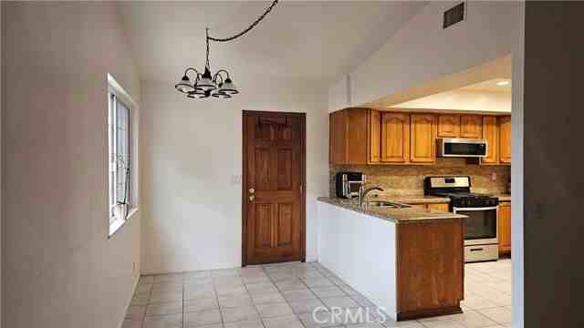 19668 Crystal Springs Ct - Photo 3 of 8