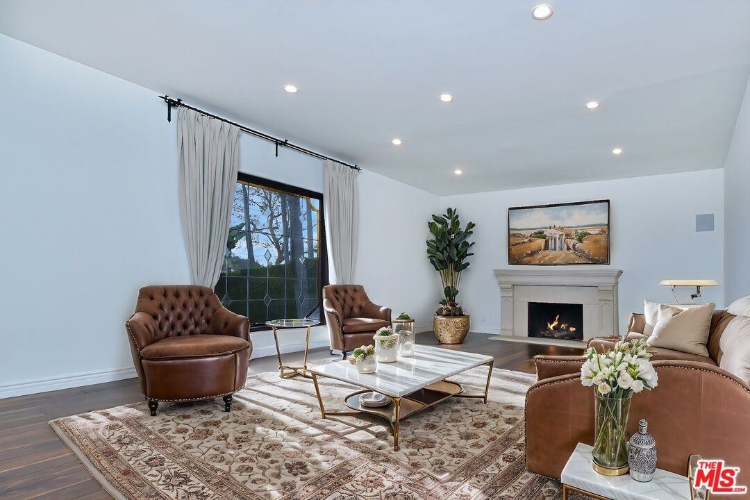 6111 San Vicente Blvd - Photo 5 of 8