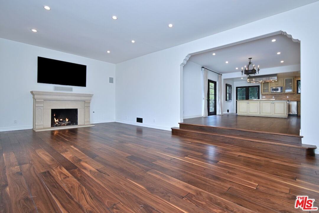 6111 San Vicente Blvd - Photo 6 of 8