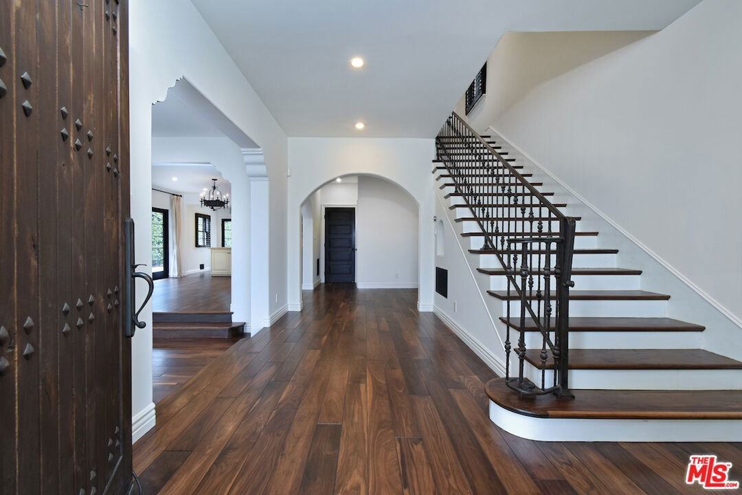 6111 San Vicente Blvd - Photo 7 of 8