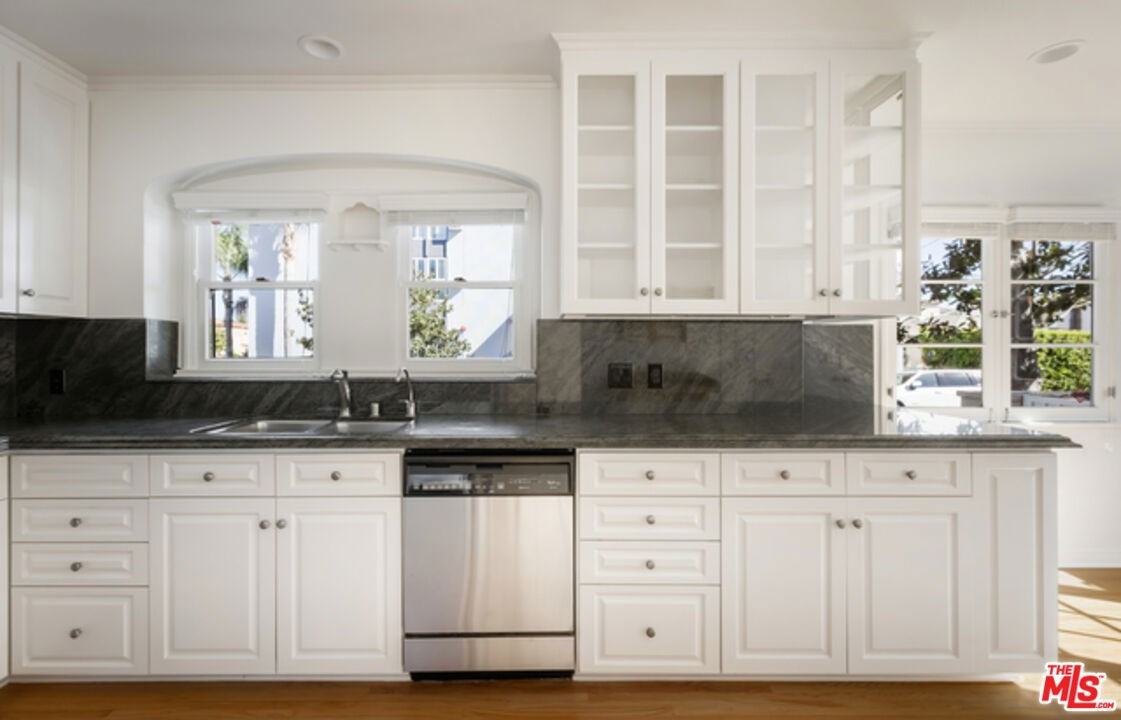 8664 W Olympic Blvd - Photo 2 of 8