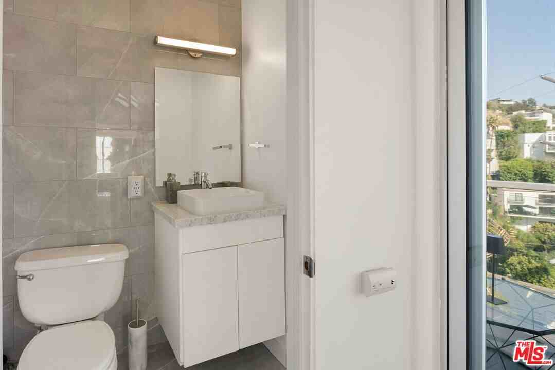 1430 Miller Dr - Photo 4 of 8