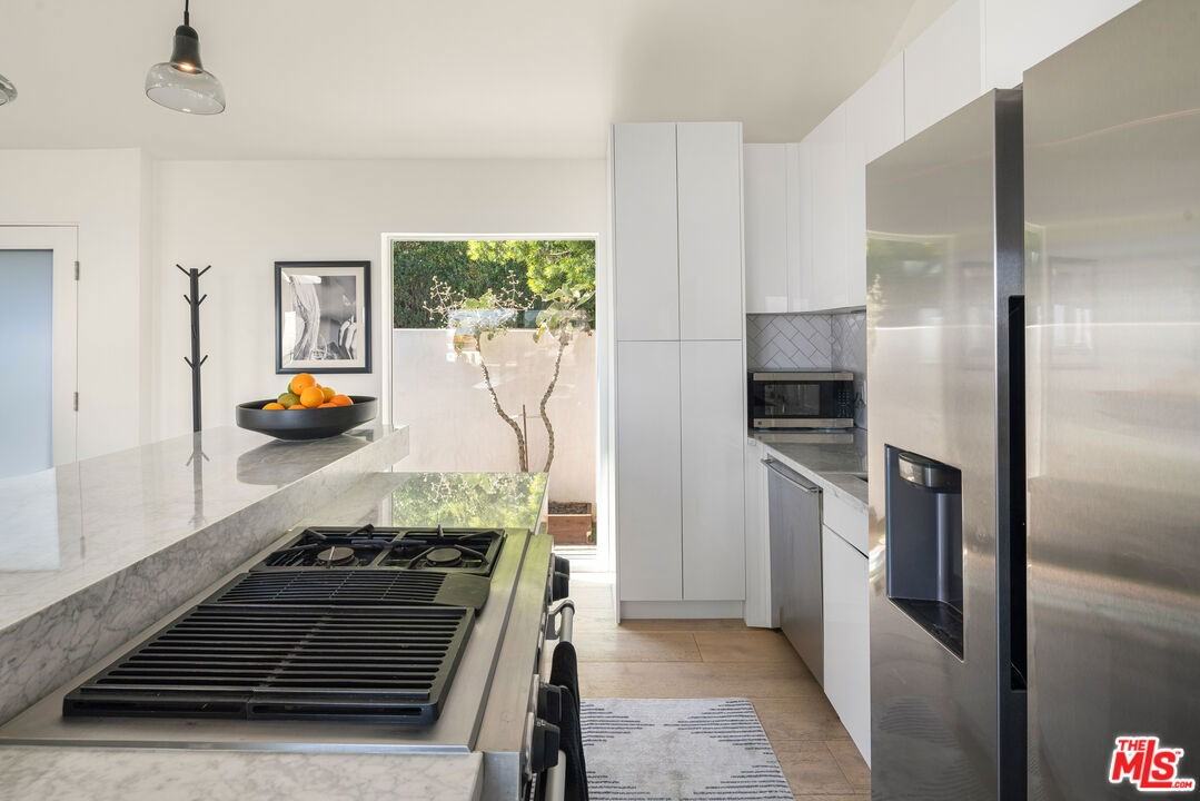 1430 Miller Dr - Photo 5 of 8