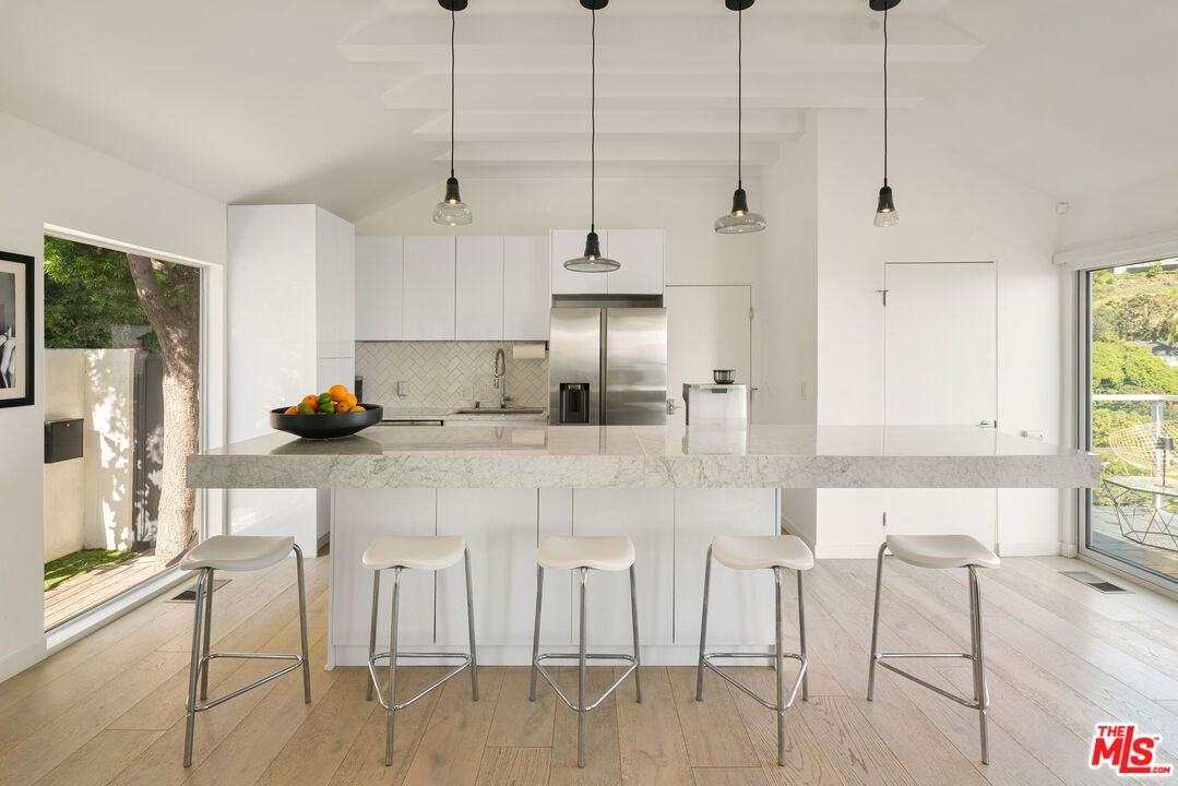 1430 Miller Dr - Photo 6 of 8